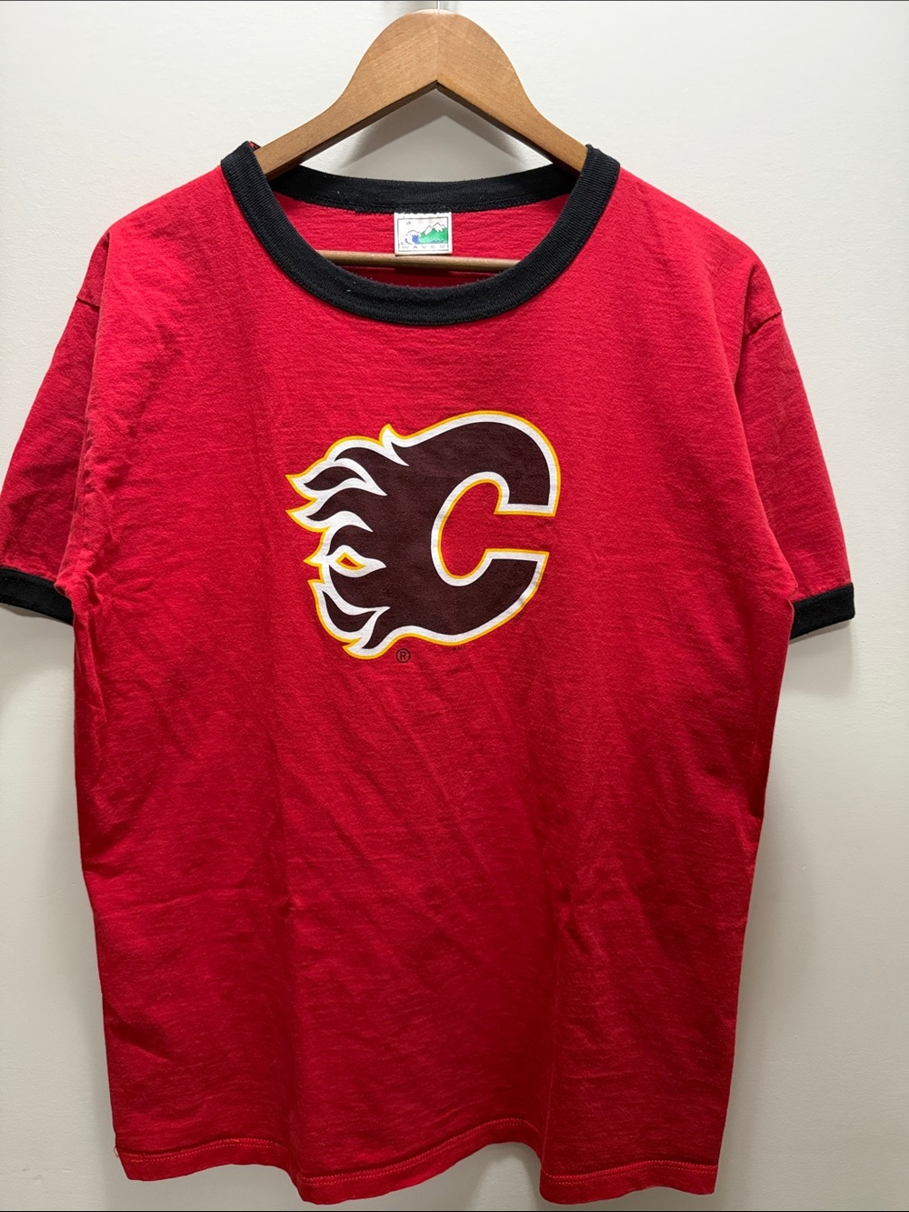 Calgary Flames Red Hockey Logo Ringer Tee Size Large 28x22